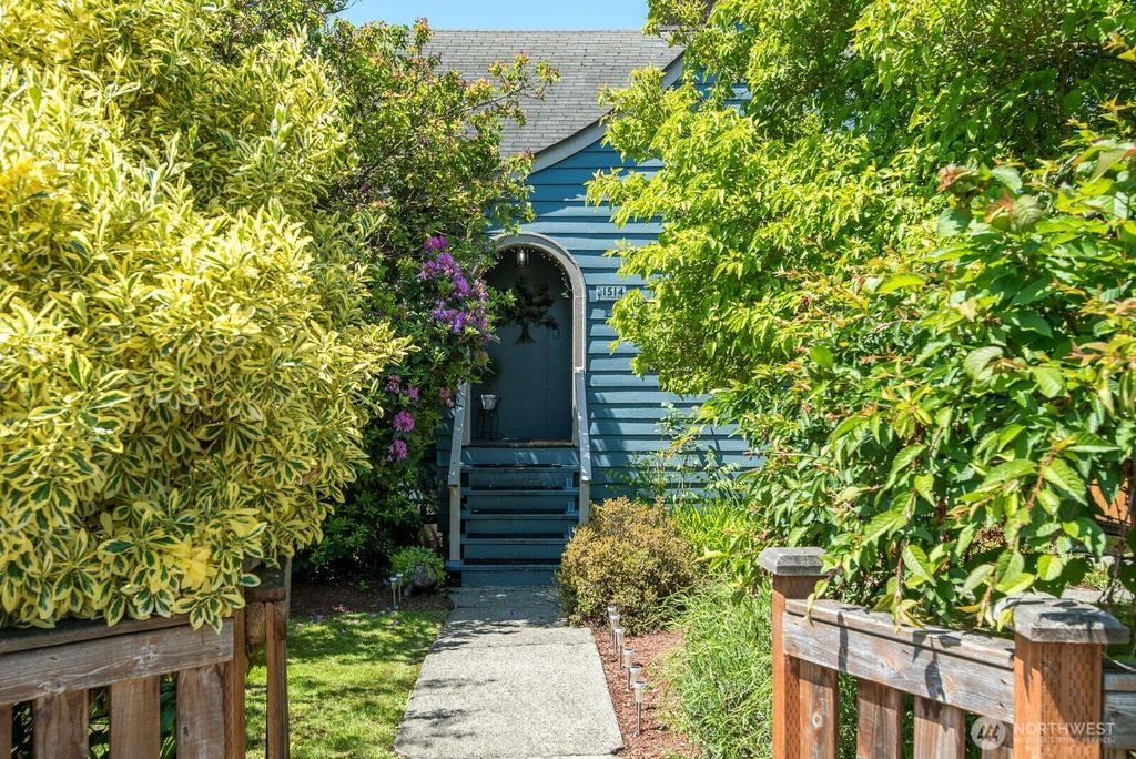 Photo of 1514 Lombard Avenue, Everett, WA 98201 (MLS # 2529430)