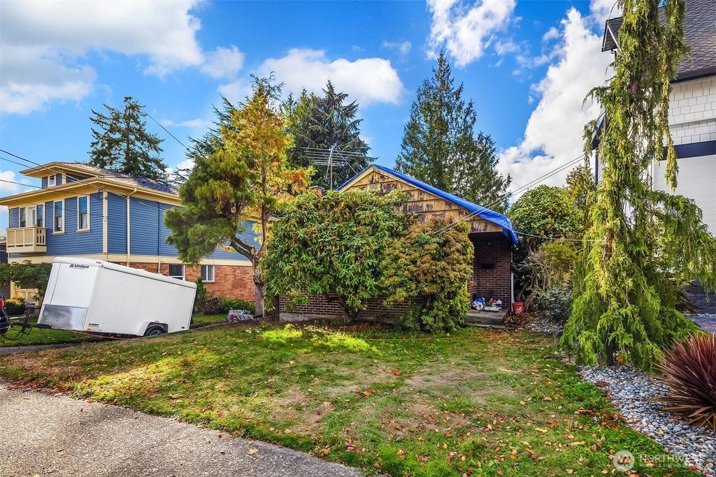 Photo of 6517 39th Avenue NE, Seattle, WA 98115 (MLS # 2448182)