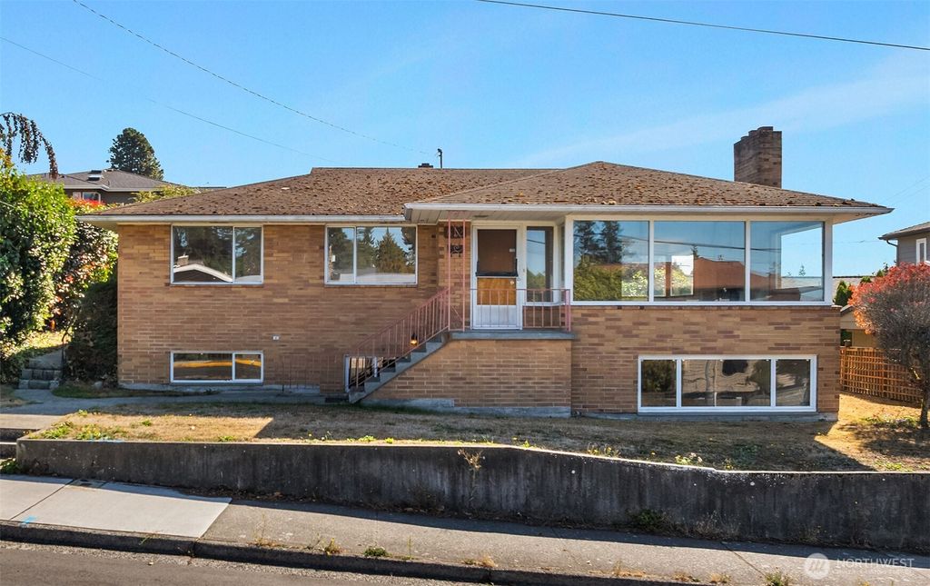 Photo of 812 Main Street, Edmonds, WA 98020 (MLS # 2431500)