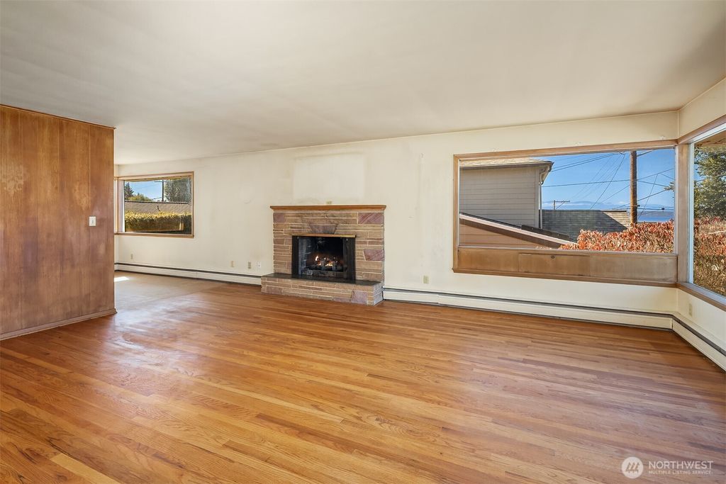 Photo of 812 Main Street, Edmonds, WA 98020 (MLS # 2431500)