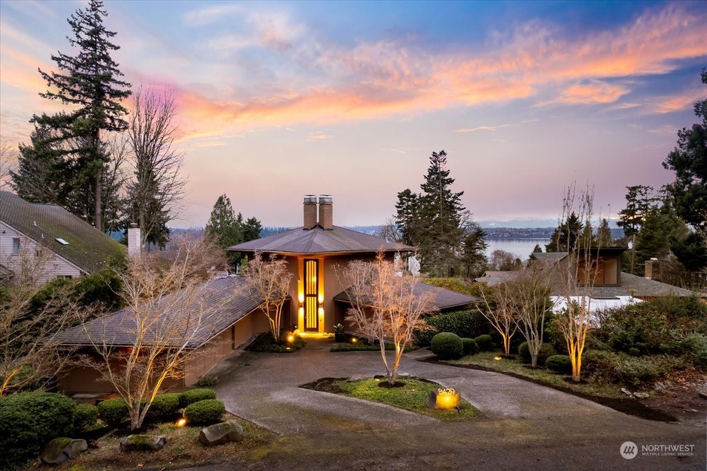 Photo of 8429 SE 46th Street, Mercer Island, WA 98040 (MLS # 2190270)