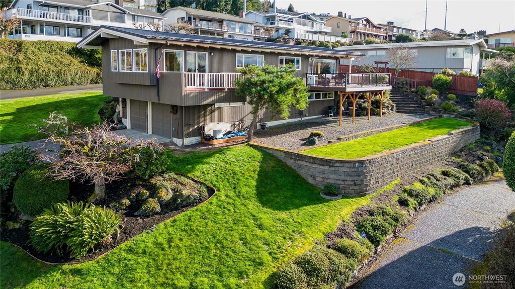 Photo of 13635 SE 43rd Street, Bellevue, WA 98006 (MLS # 2485174)