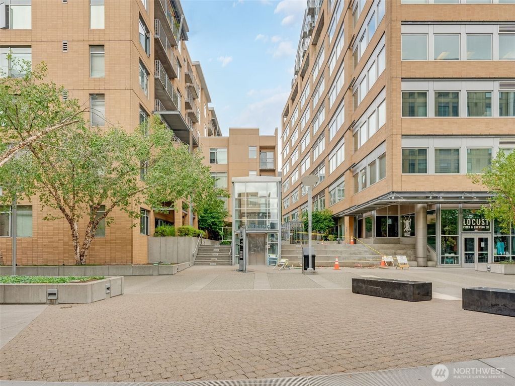 Photo of 701 Columbia Street, Vancouver, WA 98660 (MLS # 2464380)