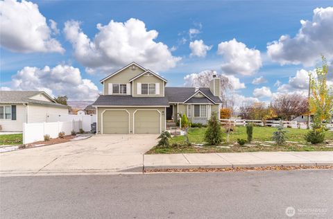Photo of 1501 Angela Street, Wenatchee, WA 98801 (MLS # 2456274)
