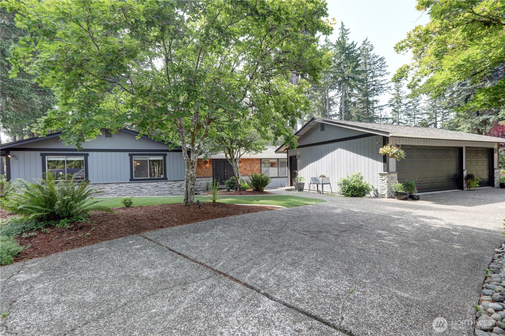 151 Country Club Drive W