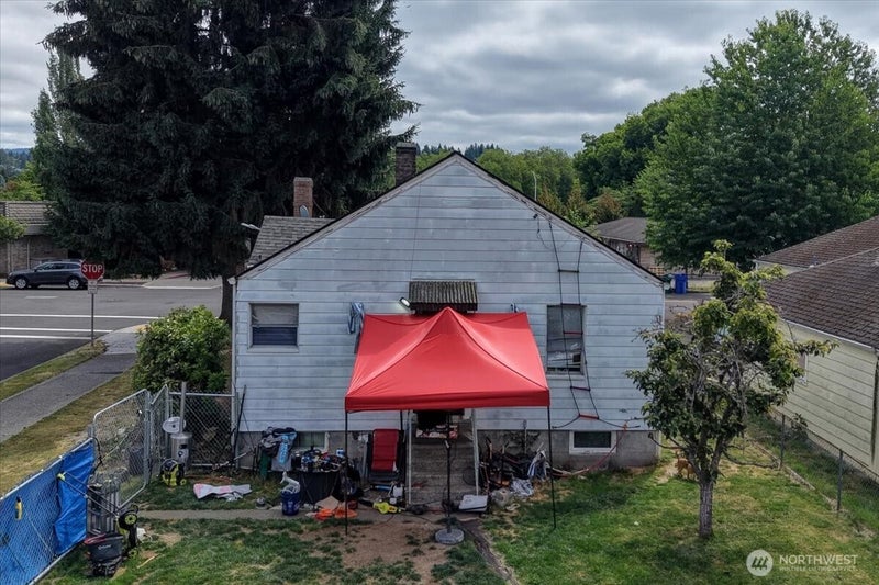 75 Williams Avenue S
