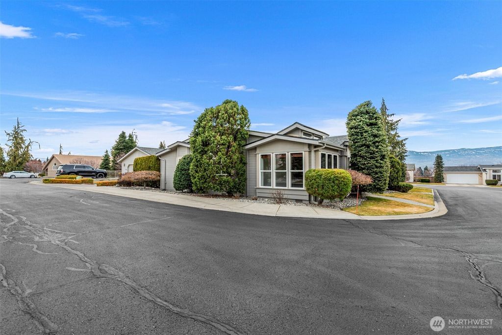 Photo of 502 Songbrook Drive, East Wenatchee, WA 98802 (MLS # 2487587)