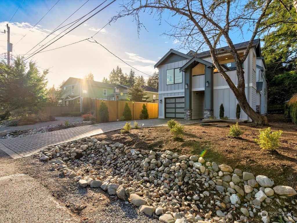 Photo of 13723 Palatine Avenue N, Seattle, WA 98133 (MLS # 2034406)