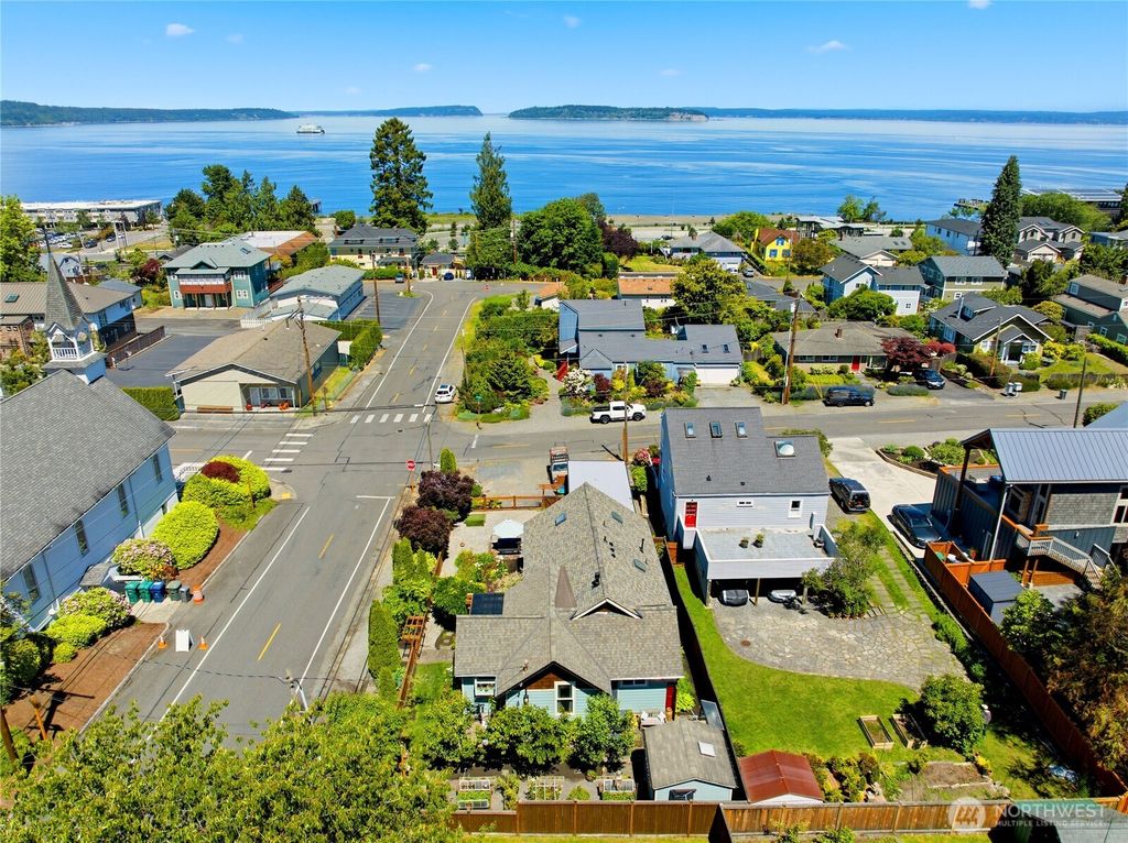 Photo of 308 Loveland Avenue, Mukilteo, WA 98275 (MLS # 2539888)