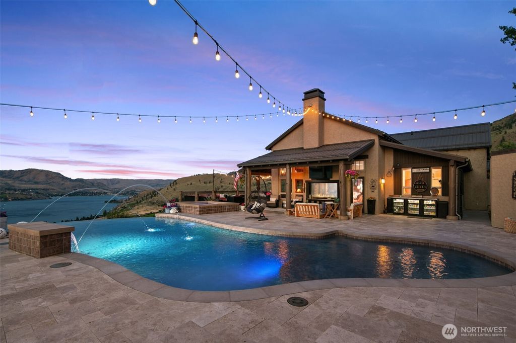 Photo of 340 Hawks Meadow Road, Chelan, WA 98816 (MLS # 2547897)