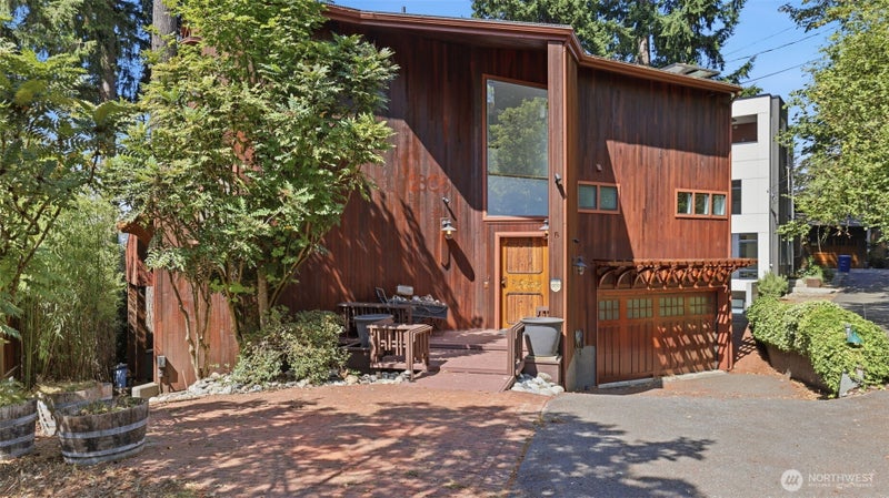 2305 E Lake Sammamish Place SE