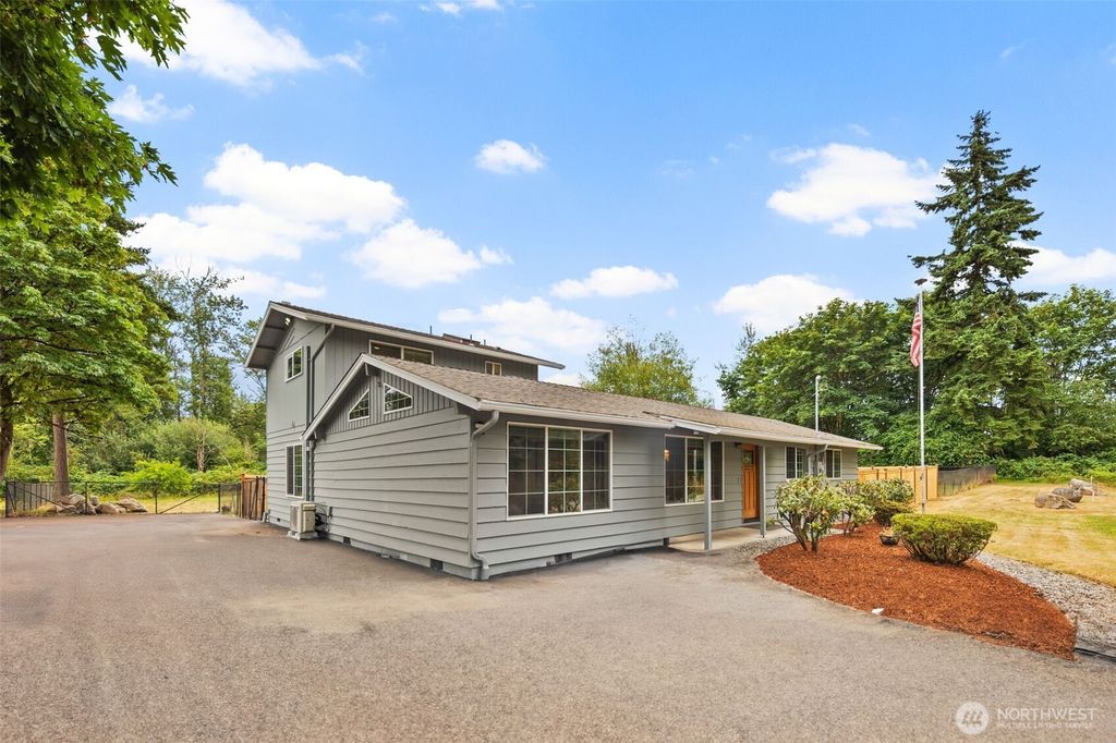 Photo of 36004 50th Avenue S, Auburn, WA 98001 (MLS # 2401822)