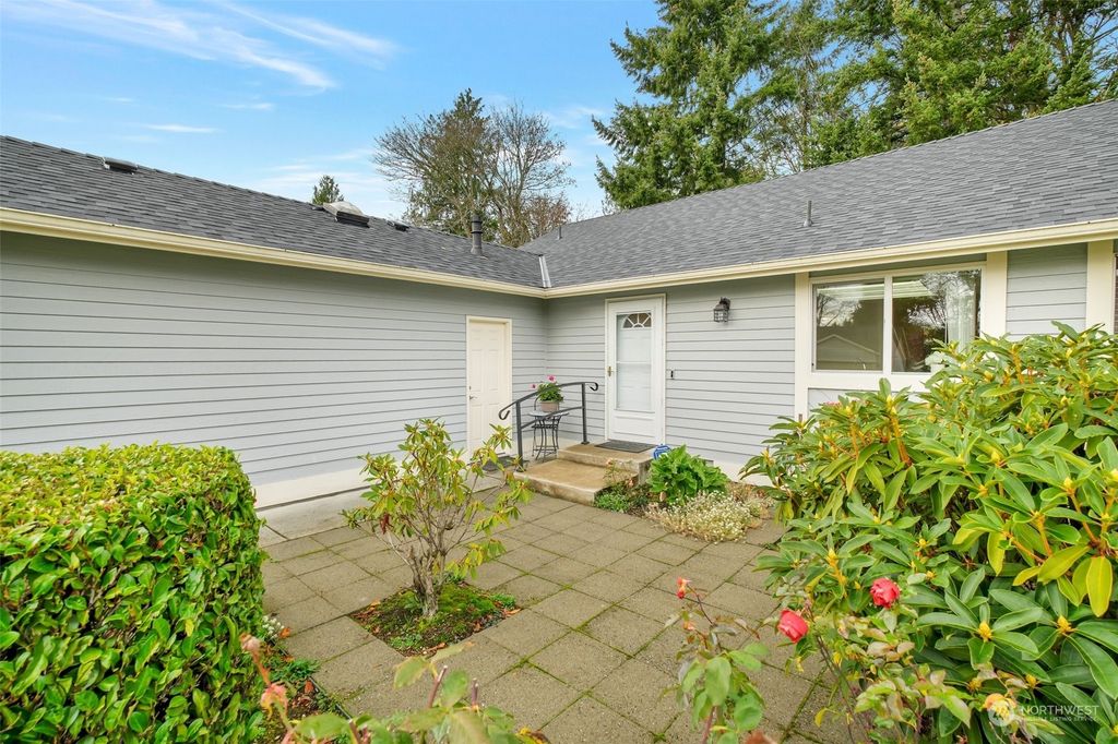 Photo of 1906 SW 307th Street, Federal Way, WA 98023 (MLS # 2310913)
