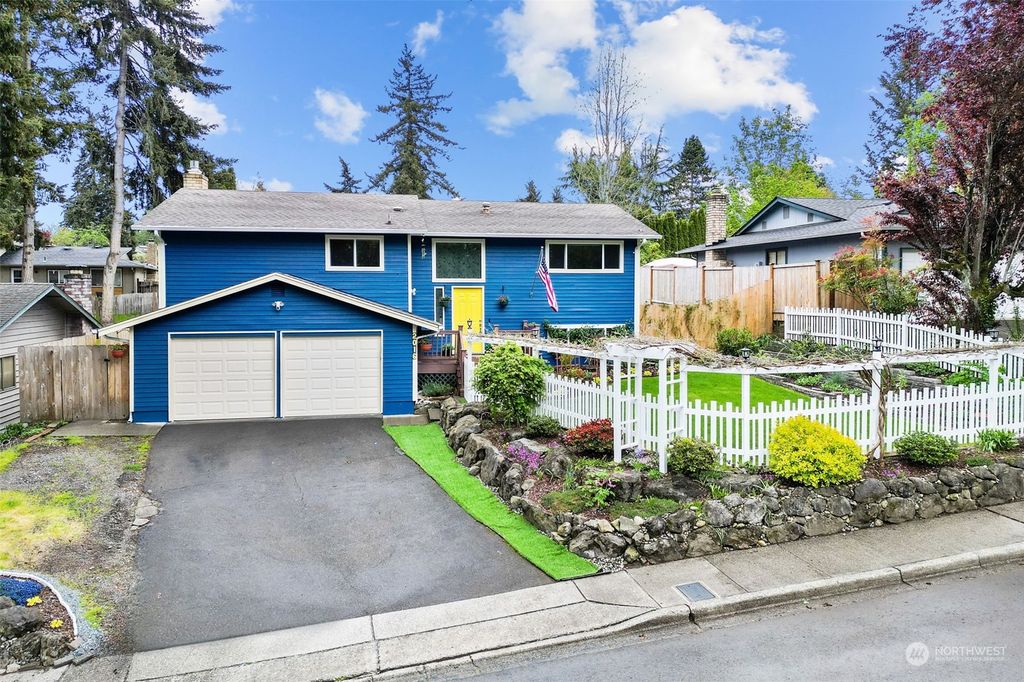Photo of 2016 Aberdeen Place SE, Renton, WA 98055 (MLS # 2225245)