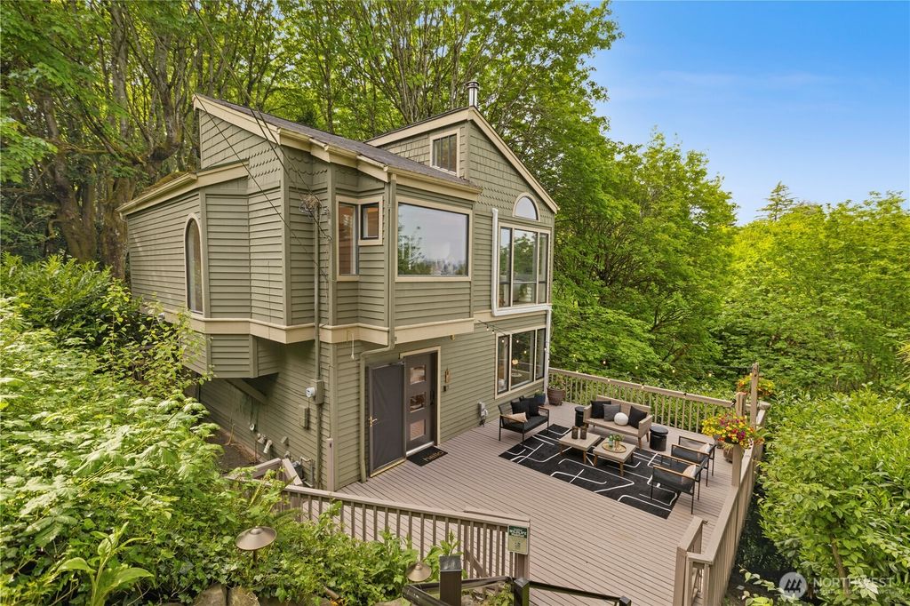Photo of 2114 Walnut Avenue SW, Seattle, WA 98116 (MLS # 2373551)