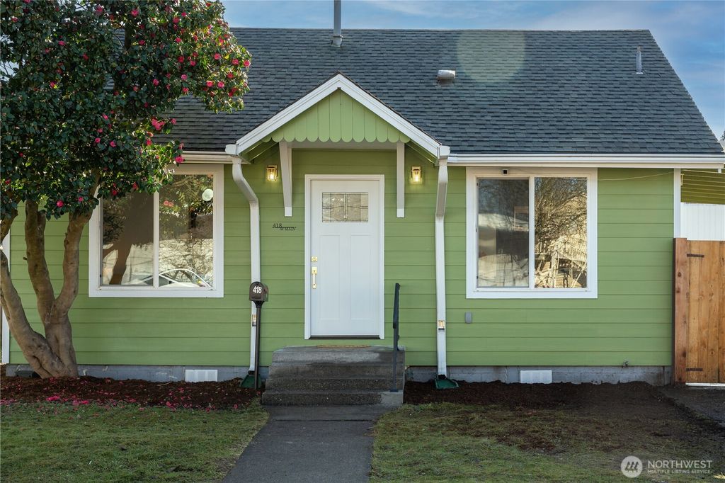 Photo of 418 W Main, Puyallup, WA 98371 (MLS # 2512178)