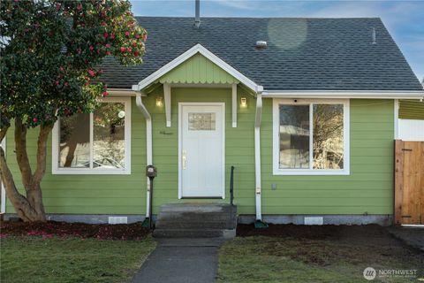 Photo of 418 W Main, Puyallup, WA 98371 (MLS # 2512178)