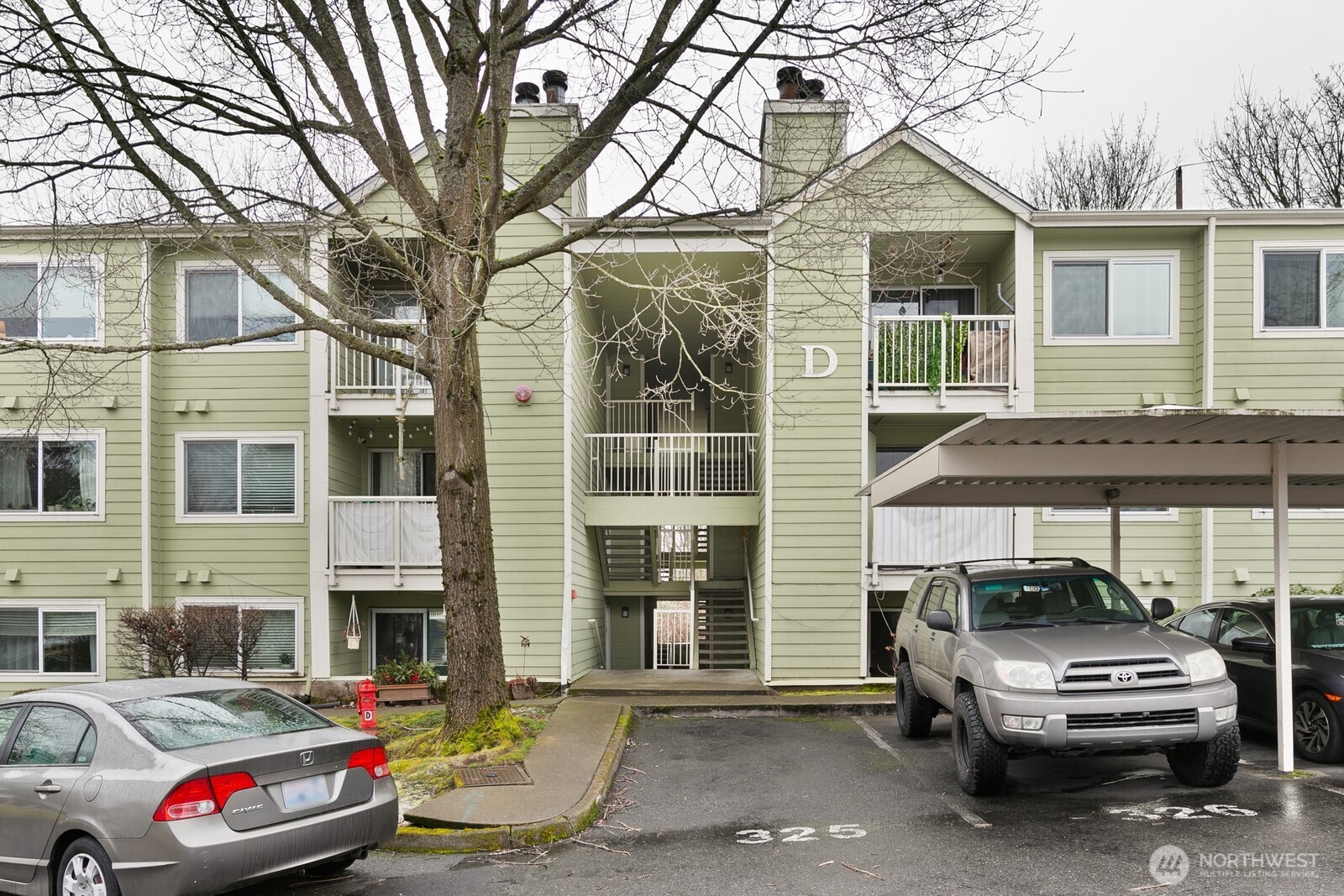 975 Aberdeen Avenue NE D203
