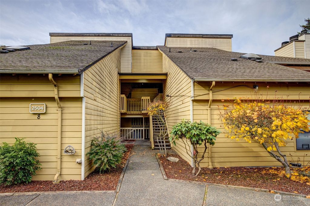 Photo of 2504 S 317th Street #103, Federal Way, WA 98003 (MLS # 2309095)
