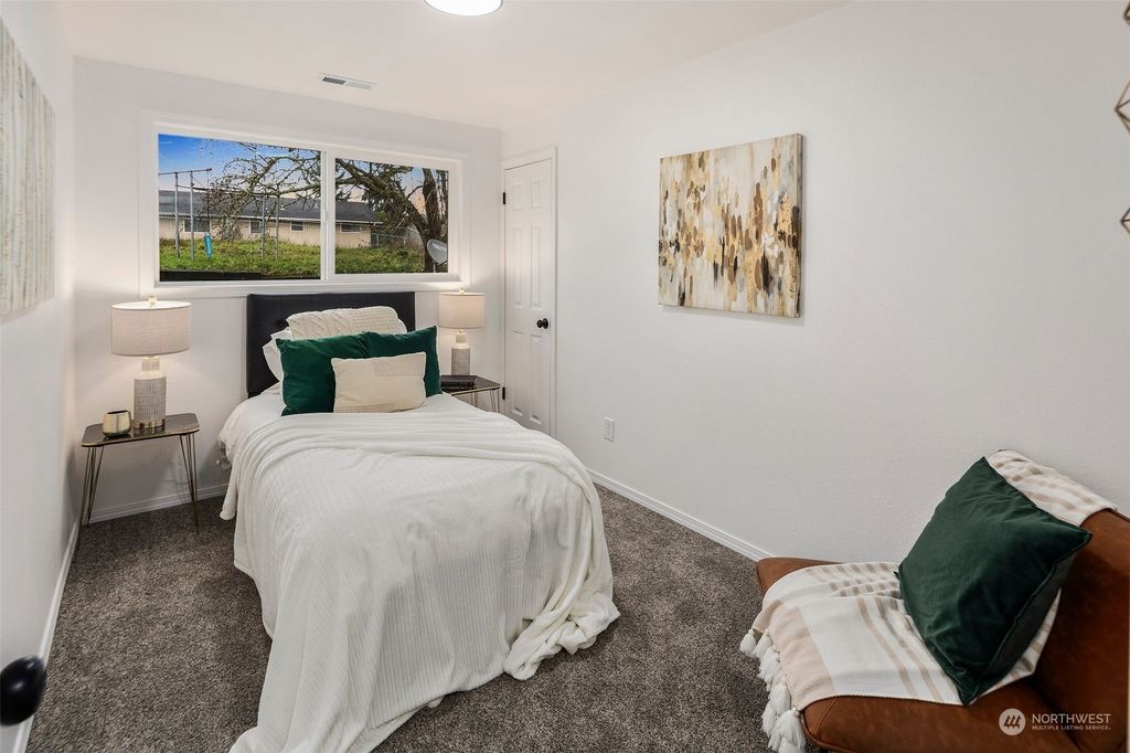 listing image 9368939378297202627