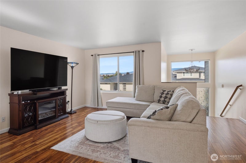 310 E Countryside Avenue