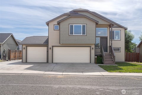 Photo of 310 E Countryside Avenue, Ellensburg, WA 98926 (MLS # 2591421)