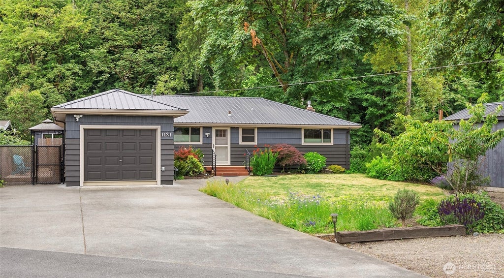 Photo of 1121 Shelton Avenue SE, Renton, WA 98058 (MLS # 2550184)