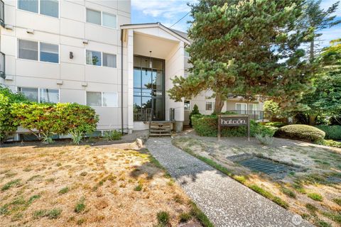Photo of 11556 Greenwood Avenue N #105, Seattle, WA 98133 (MLS # 2401253)