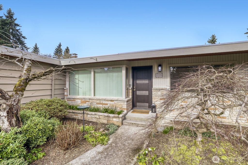 Photo of 15704 Interlake Avenue N, Shoreline, WA 98133 (MLS # 2475874)