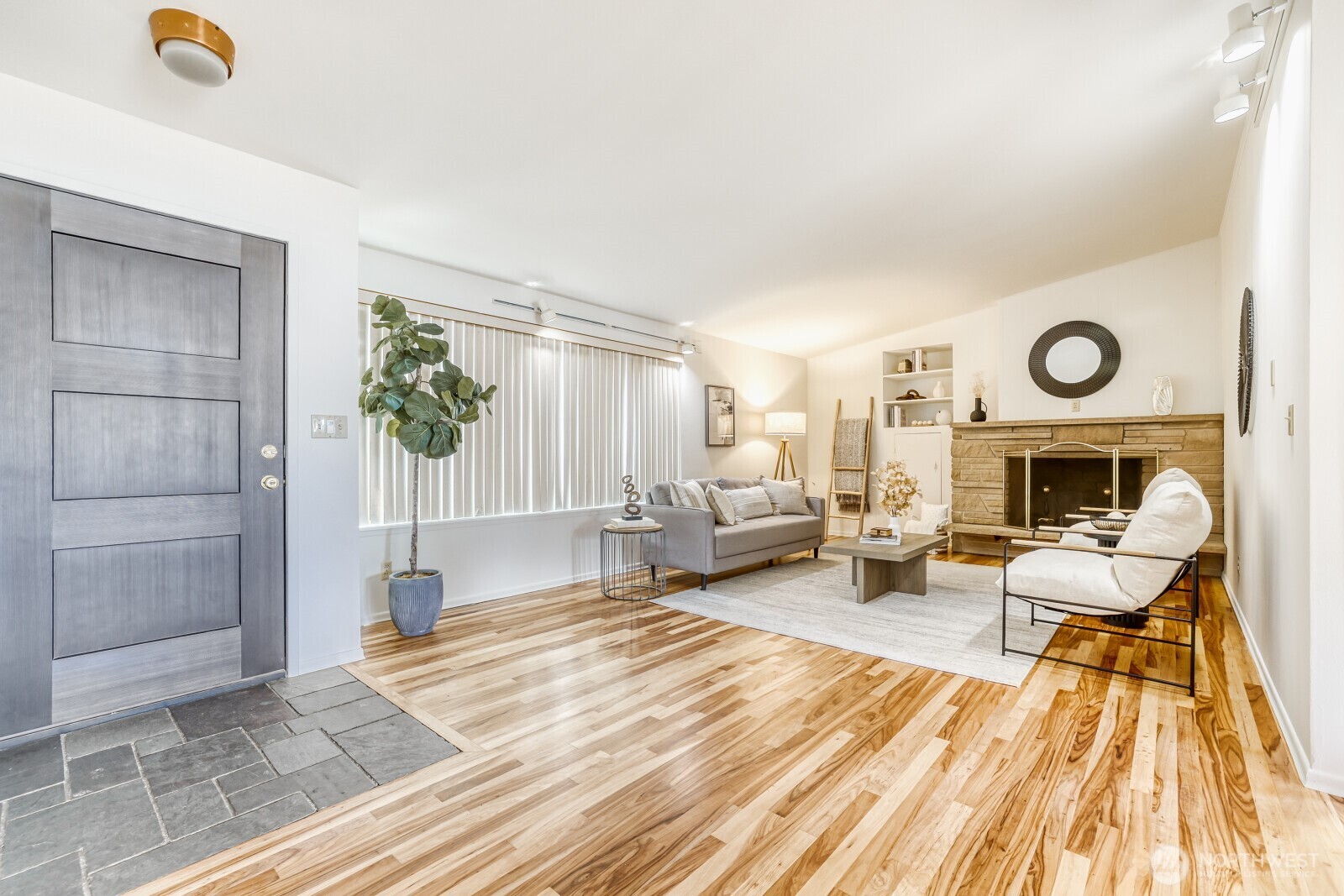 15704 Interlake Avenue N