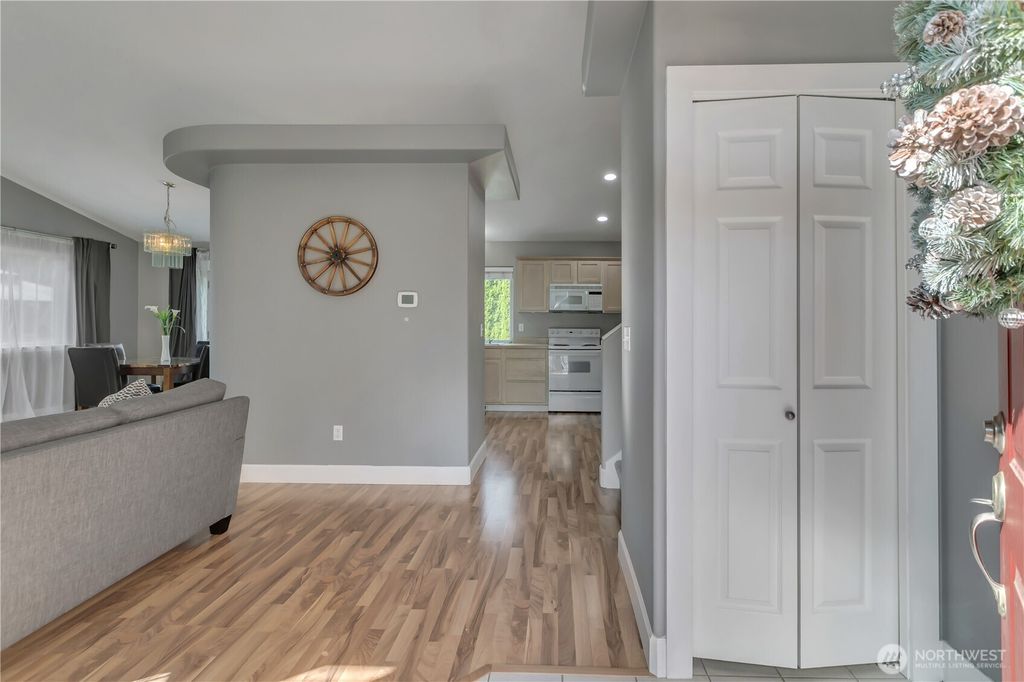 Photo of 21646 SE 239th Place, Maple Valley, WA 98038 (MLS # 2432055)