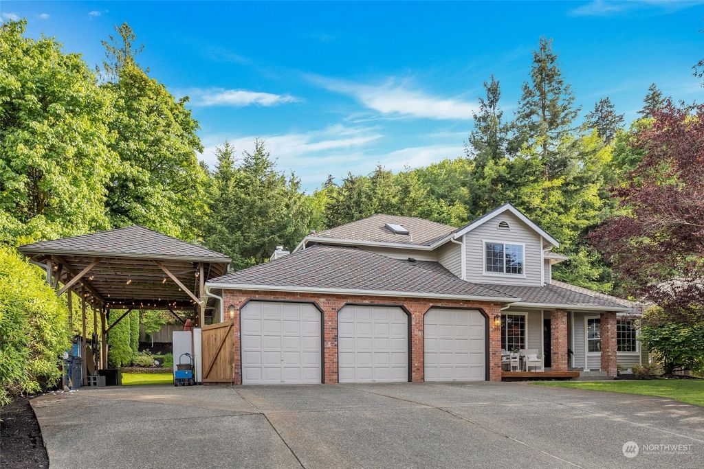 Photo of 16935 84th Avenue NE, Kenmore, WA 98028 (MLS # 2243011)