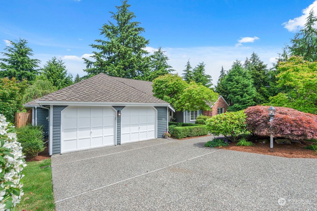Photo of 12638 NE 68th Place, Kirkland, WA 98033 (MLS # 2251471)
