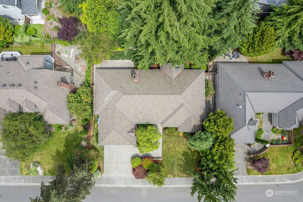 Photo of 12638 NE 68th Place, Kirkland, WA 98033 (MLS # 2251471)