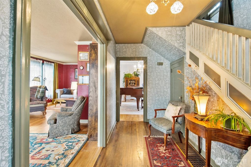 Photo of 914 F Street, Centralia, WA 98531 (MLS # 2456843)