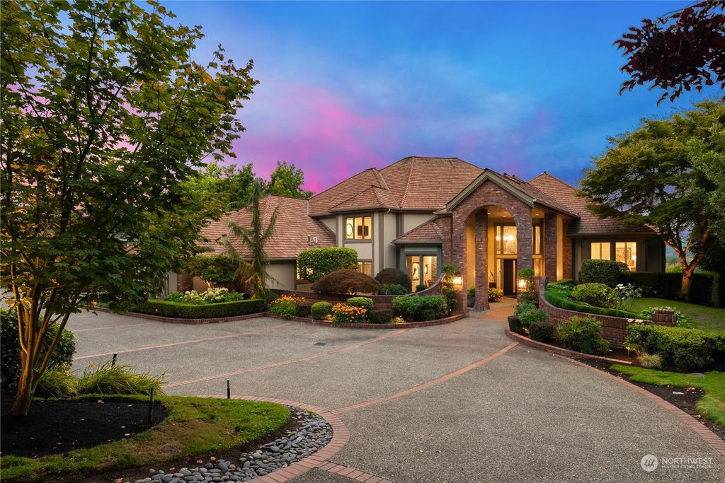 Photo of 13919 209th Avenue NE, Woodinville, WA 98077 (MLS # 2206927)