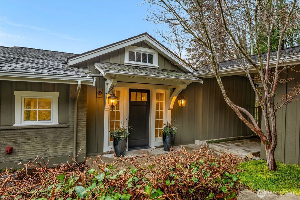 Photo of 1810 NE 73rd Avenue NE, Medina, WA 98039 (MLS # 2476084)