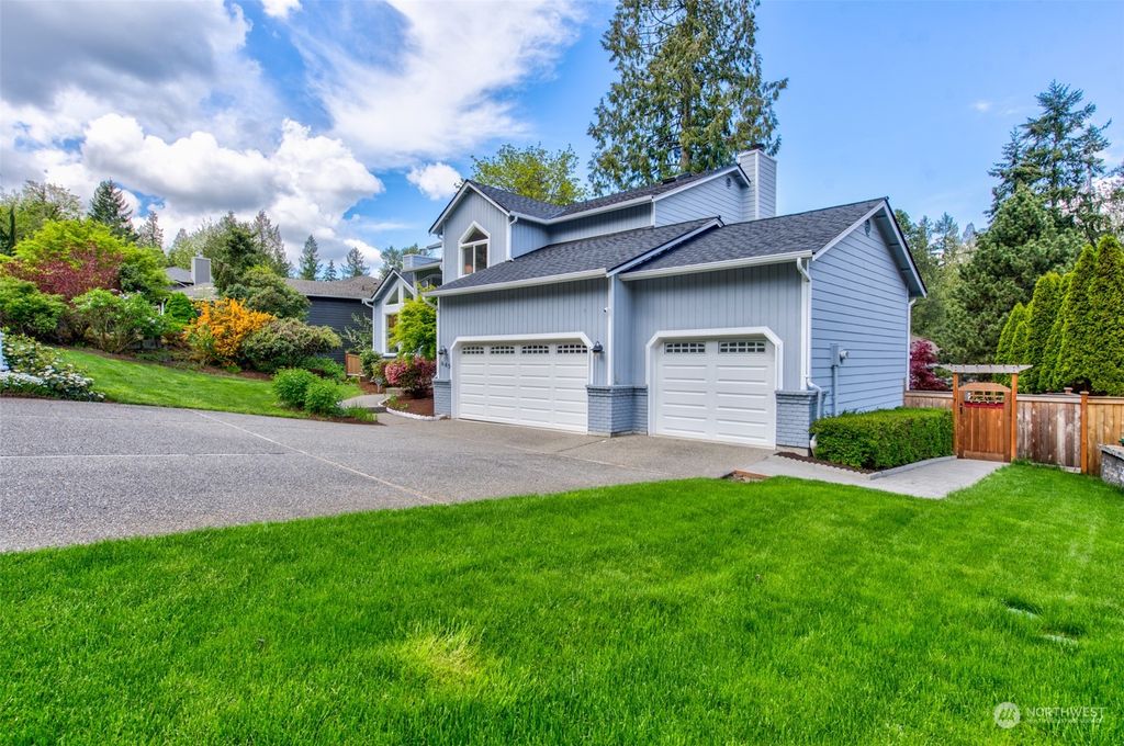 Photo of 645 Mount Logan Drive SW, Issaquah, WA 98027 (MLS # 2065241)