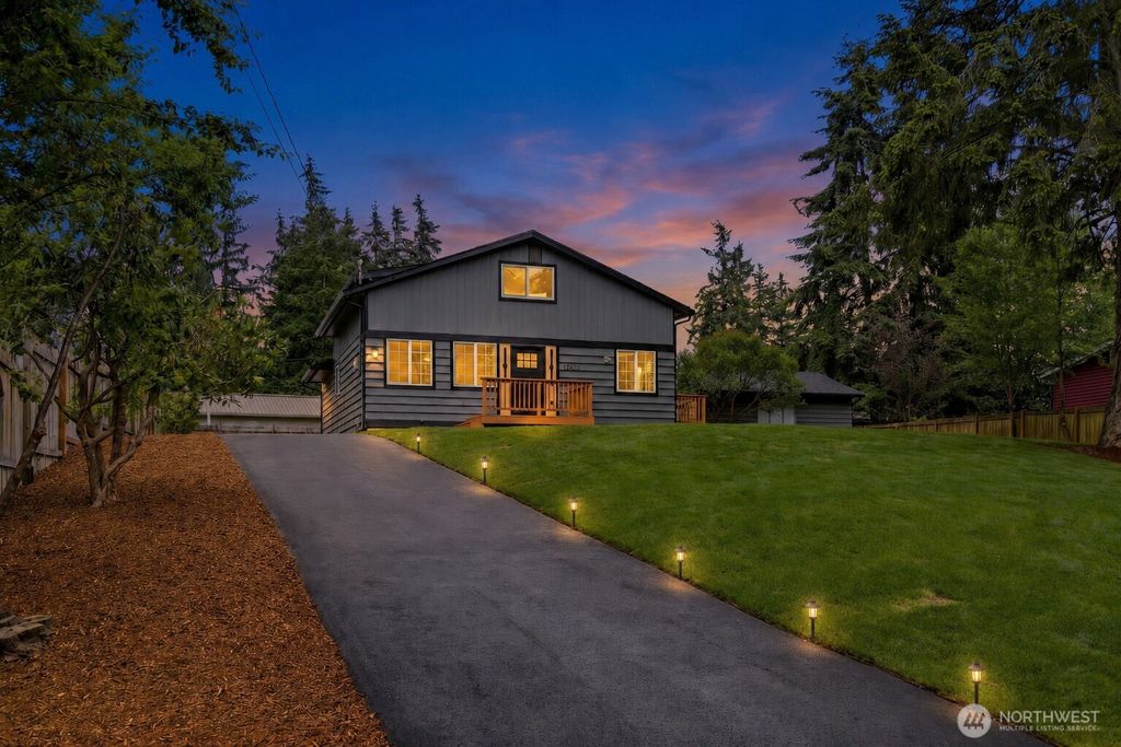 Photo of 12425 9th Drive SE, Everett, WA 98208 (MLS # 2550840)