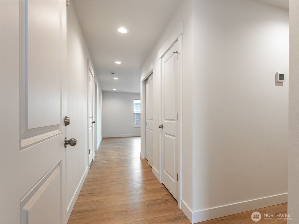 Photo of 2418 2nd Street SE, East Wenatchee, WA 98802 (MLS # 2470881)