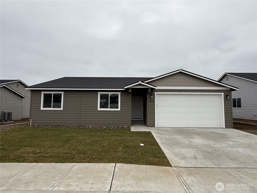Photo of 2418 2nd Street SE, East Wenatchee, WA 98802 (MLS # 2470881)