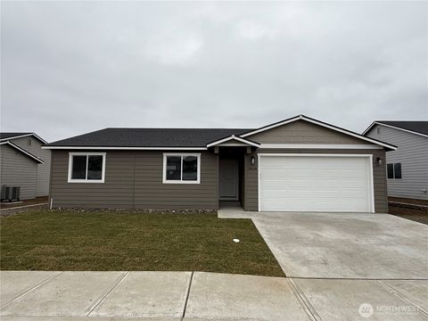 Photo of 2418 2nd Street SE, East Wenatchee, WA 98802 (MLS # 2470881)
