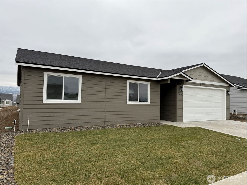 Photo of 2418 2nd Street SE, East Wenatchee, WA 98802 (MLS # 2470881)