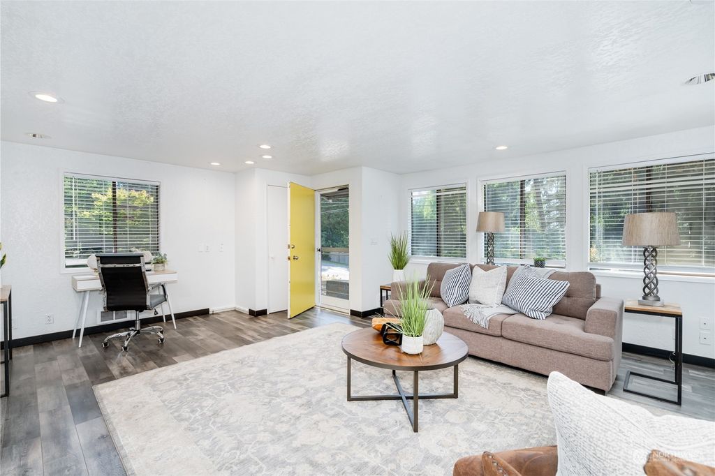 Photo of 16204 NE 160th Street, Woodinville, WA 98072 (MLS # 2157036)