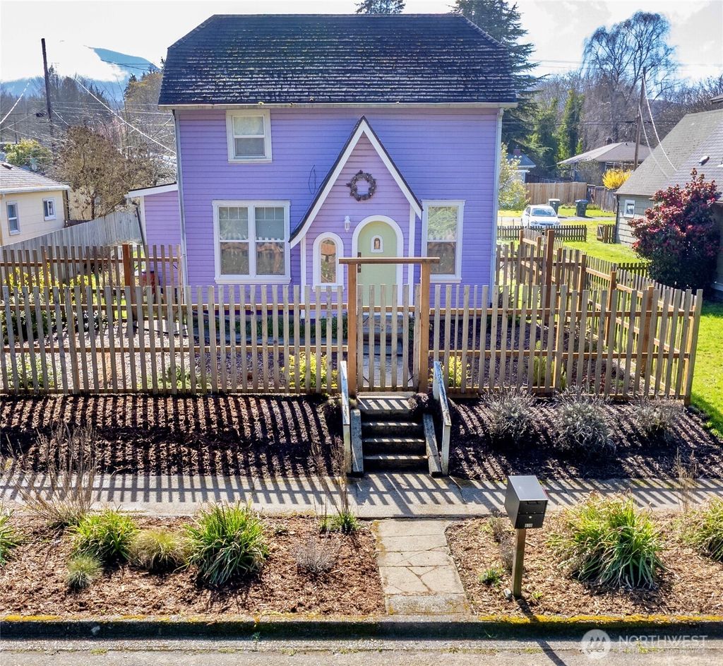 Photo of 630 E 4th Street, Port Angeles, WA 98362 (MLS # 2495343)