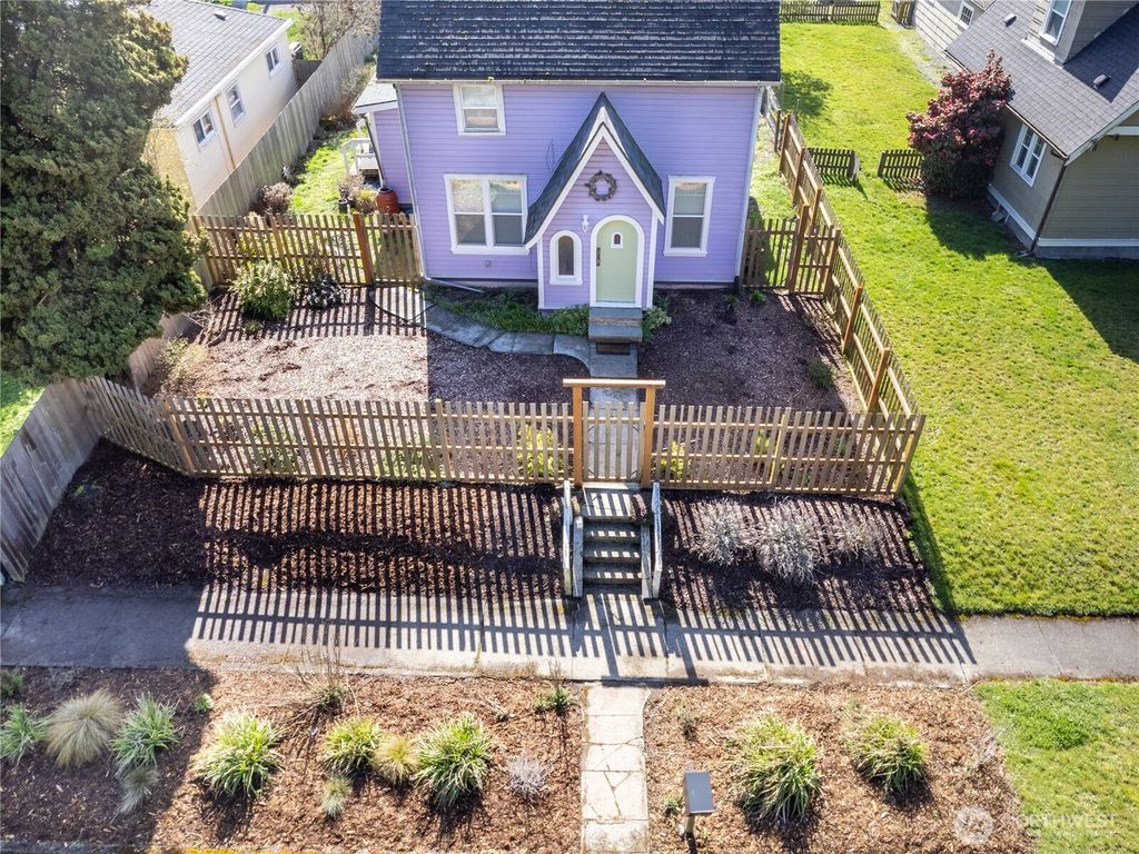 Photo of 630 E 4th Street, Port Angeles, WA 98362 (MLS # 2495343)