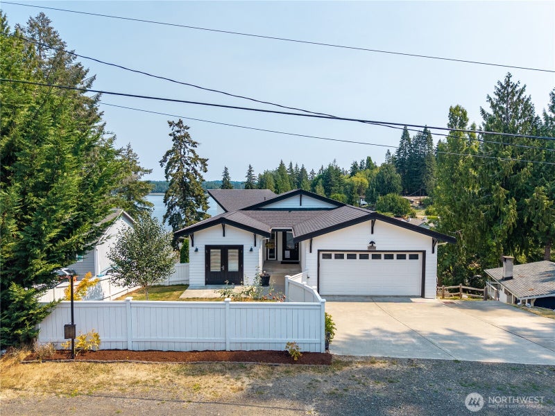2142 Island Drive NW