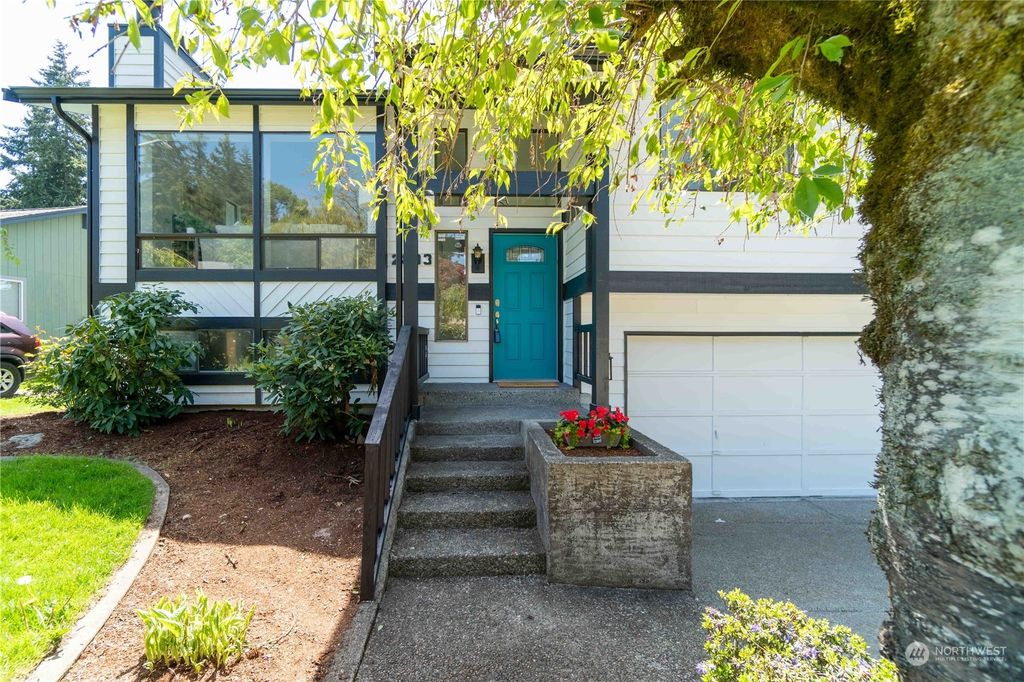 Photo of 2803 S 303rd Street, Federal Way, WA 98003 (MLS # 2069421)