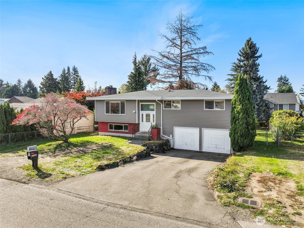 Photo of 17657 111th Avenue SE, Renton, WA 98055 (MLS # 2447233)