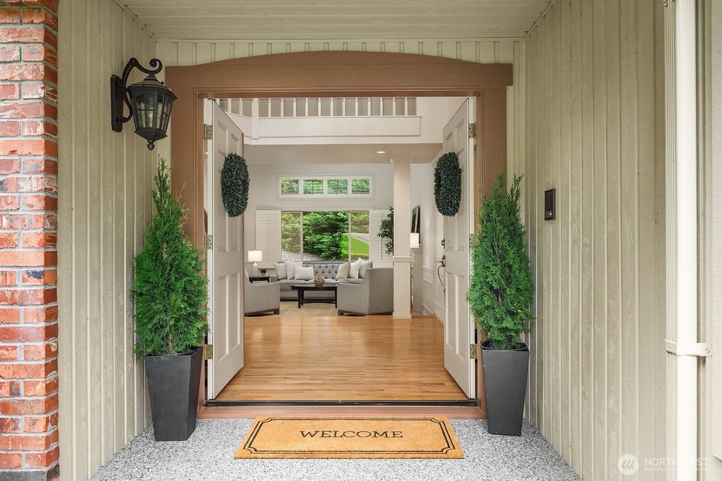 Photo of 275 Mt Quay Drive NW, Issaquah, WA 98027 (MLS # 2520435)